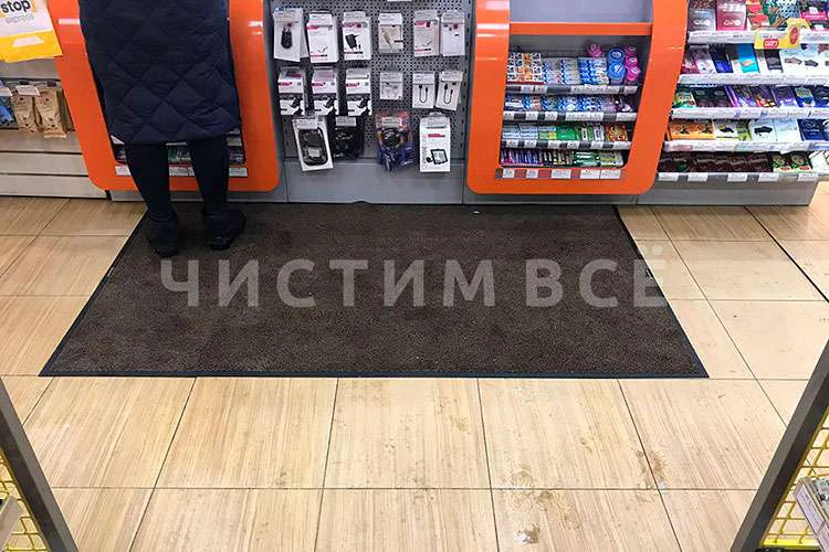 Грязезащитный ковер в магазине Роль сменных ковров в поддержании чистоты