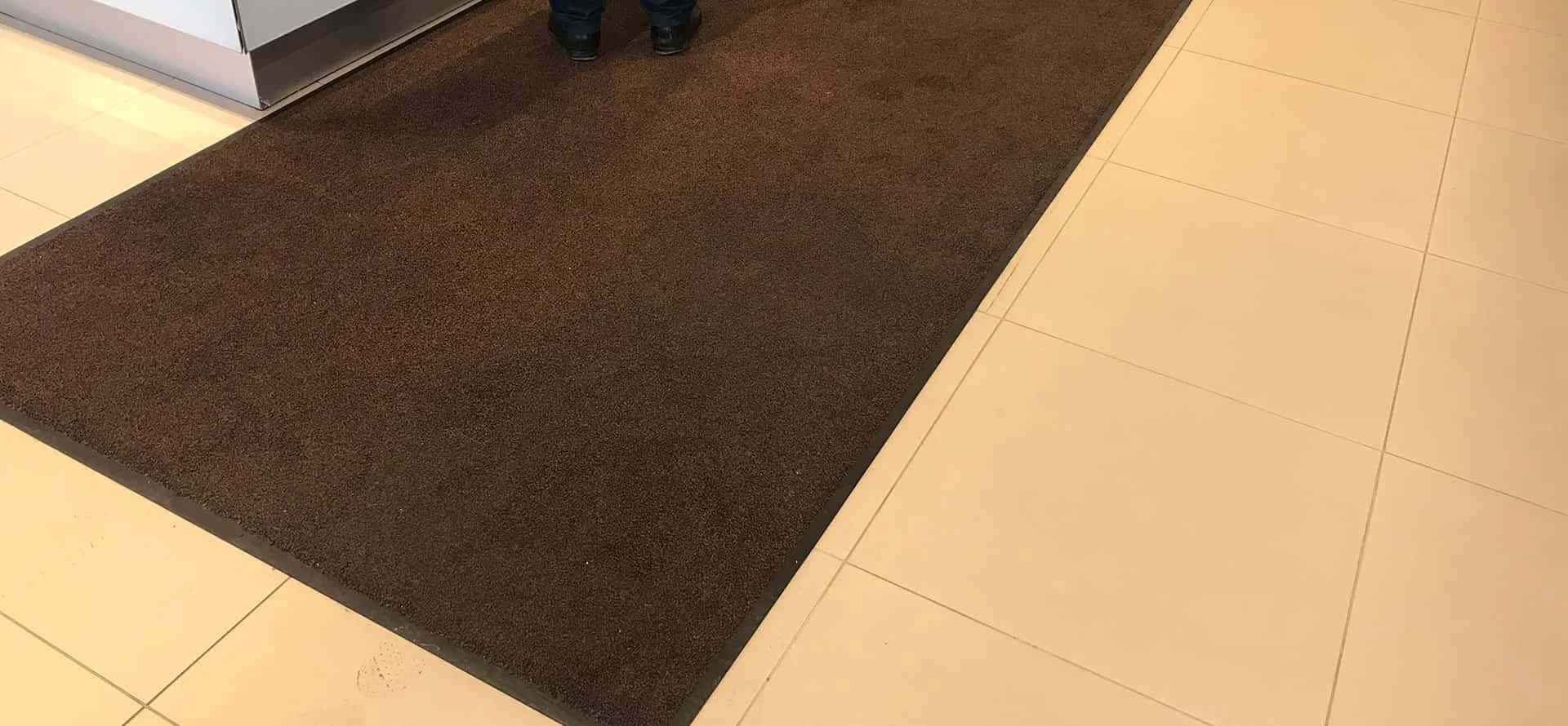 В чем удобство сервиса замены грязезащитных ковров