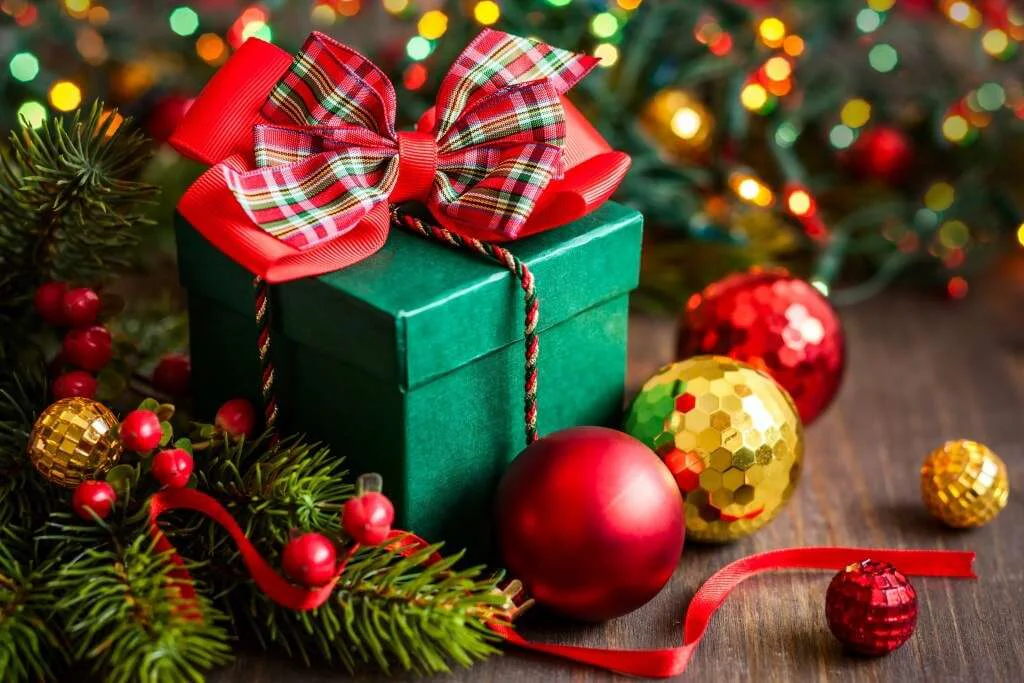 Поздравляем с наступающим Новым 2019 годом и Рождеством!